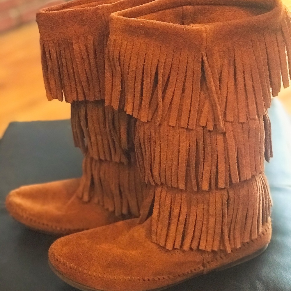 Women’s Minnetonka Fringe boots